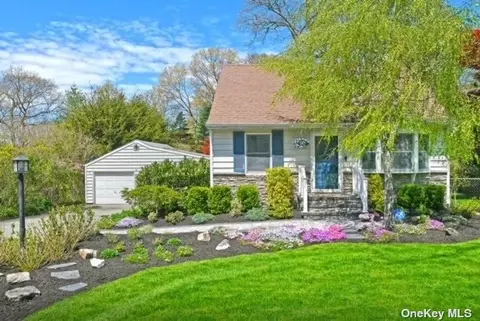 403 Sunset Ln, Smithtown, NY 11787