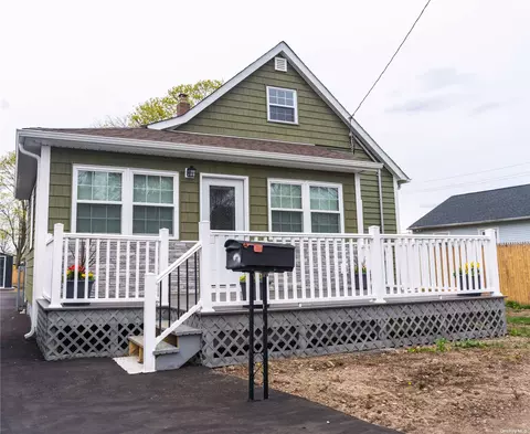 2 Division Ave, Central Islip, NY 11722