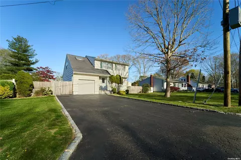 287 N Titmus Dr, Mastic, NY 11950