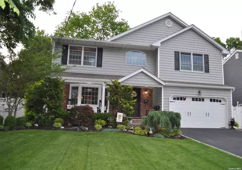 3695 Berne Rd, Wantagh, NY 11793
