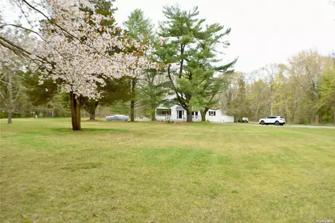 67 Long Island Ave, Yaphank, NY 11980
