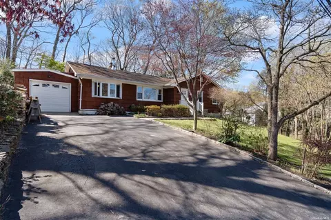30 Patchogue Rd, Sound Beach, NY 11789