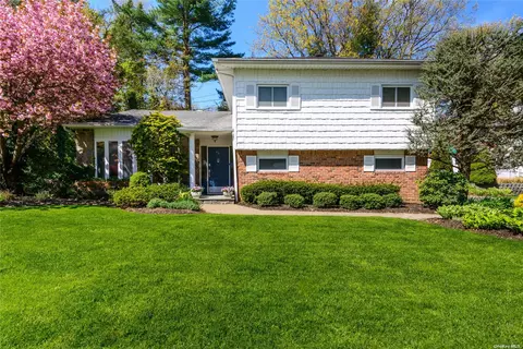 66 Highwood Rd, Oyster Bay, NY 11771