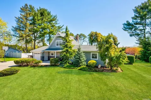 167 Randall Rd, Shoreham, NY 11786