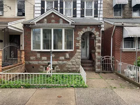 97-35 81st St, Ozone Park, NY 11416