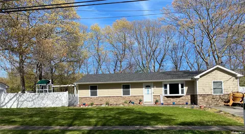 133 Avenue C, Holbrook, NY 11741
