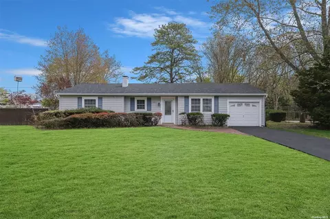 22 Brookville Dr, Centereach, NY 11720