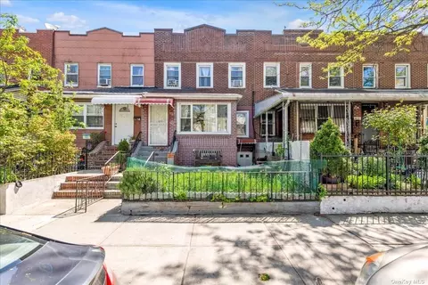 50-19 47th St, Woodside, NY 11377