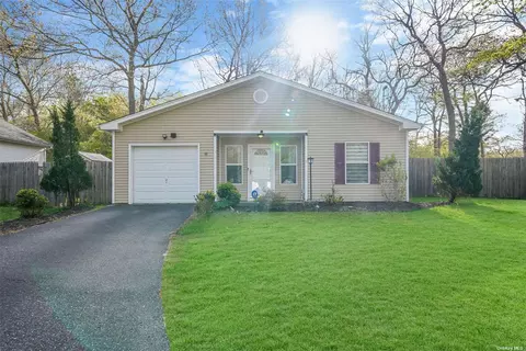 49 Erna Dr, Coram, NY 11727