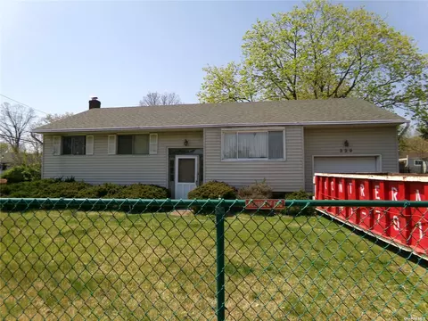 329 Broadway Greenlawn, Huntington, NY 11743