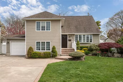 2821 Colonial Ave, Merrick, NY 11566