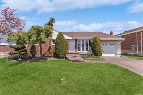 136 Northern Pkwy W, Plainview, NY 11803
