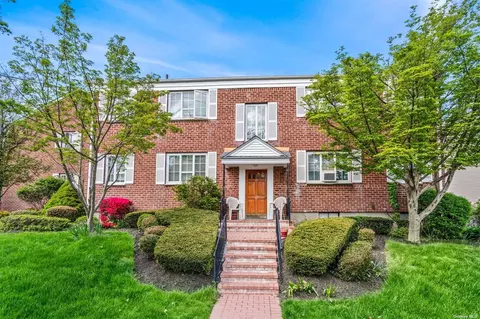 15 Nathan Hale Dr #46B, Huntington, NY 11743