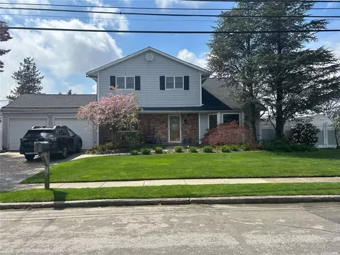 52 Madison Ave, Deer Park, NY 11729