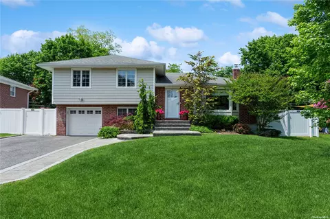 21 Eastfield Ln, Melville, NY 11747