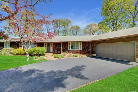 1 Ellington Dr, East Northport, NY 11731
