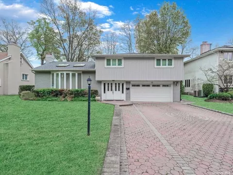 12 Hamilton Dr, Roslyn, NY 11576