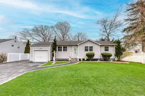 52 Superior St, Port Jefferson Station, NY 11776