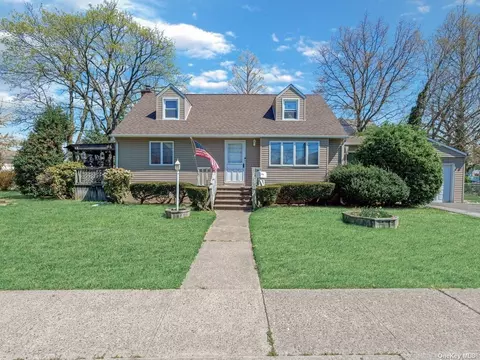 3295 Harold St, Oceanside, NY 11572