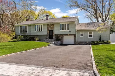 16 Caroline Dr, Dix Hills, NY 11746