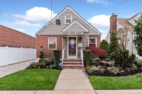 17 Green St, Valley Stream, NY 11580