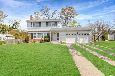 71 Woodbury Rd, Hauppauge, NY 11788