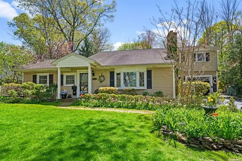 8 Walnut Pl, Huntington, NY 11743