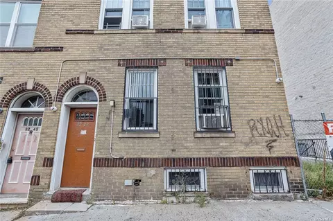 32-47 97th St, Flushing, NY 11369