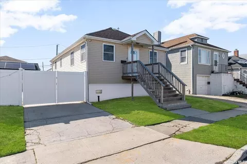 16 Marina Rd, Island Park, NY 11558