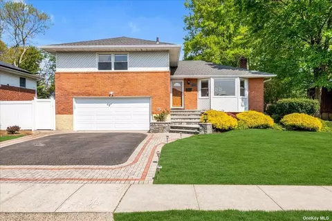 37 Stuart Dr, Syosset, NY 11791