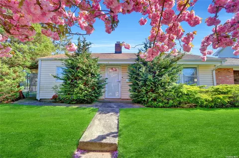 256-18 58th Ave, Little Neck, NY 11362