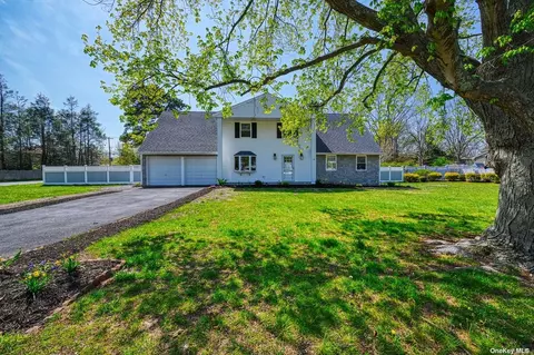 50 Osborne Ave, Mount Sinai, NY 11766