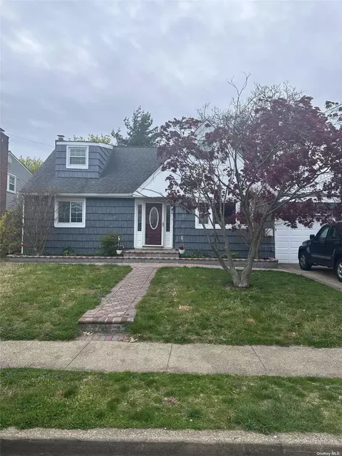 2808 Tulip Ave, Baldwin, NY 11510