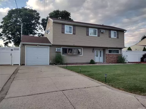 43 Douglass St, Brentwood, NY 11717