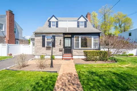 254 Hoke Ave, Oceanside, NY 11572