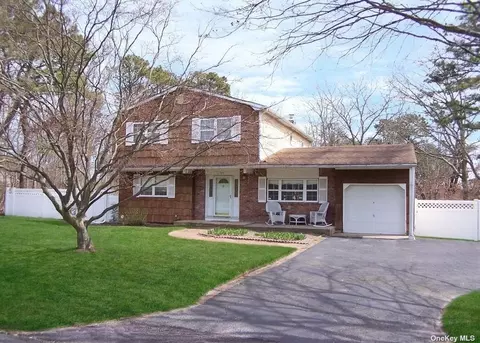 271 Bridgeport Ave, Medford, NY 11763