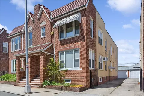88-47 82nd Ave, Glendale, NY 11385