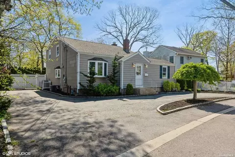 48 Fletcher Ave, Merrick, NY 11566