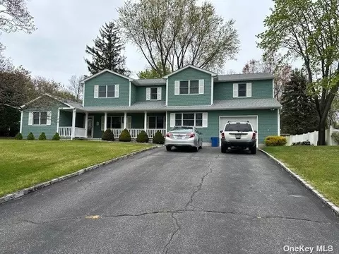 9 Heather Ln, Miller Place, NY 11764