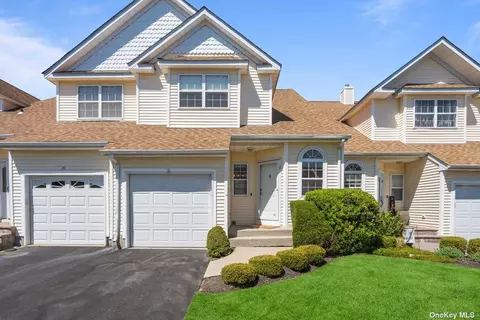 8 Apricot Ct #8, Melville, NY 11747