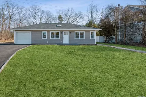 35 Central Ave, Bayport, NY 11705