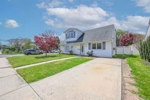 25 Rose St, Bethpage, NY 11714