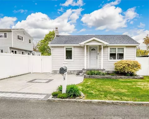 5 Patchogue Ave, Patchogue, NY 11772