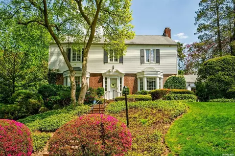 98 Deepdale Dr, Manhasset, NY 11030