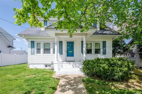 3266 2nd St, Oceanside, NY 11572