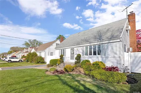 5 Sunset Ave, Farmingdale, NY 11735