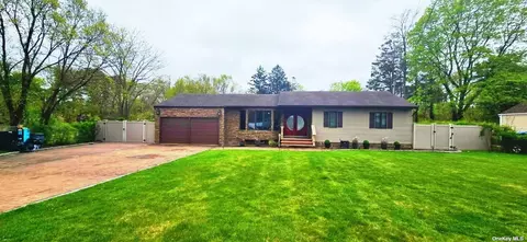 484 Ocean Ave, Central Islip, NY 11722