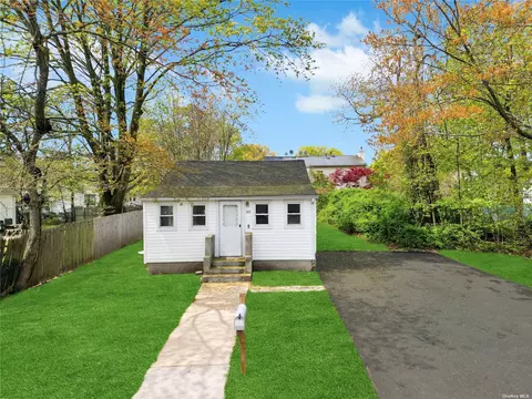 30 S 31st St, Wyandanch, NY 11798