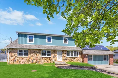 15 Dalton Rd, Bay Shore, NY 11706