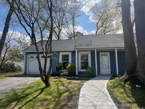140 Laurance Ln # B, Ridge, NY 11961